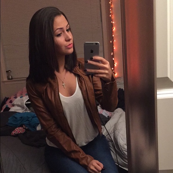 Meet your Posher, Cynthia