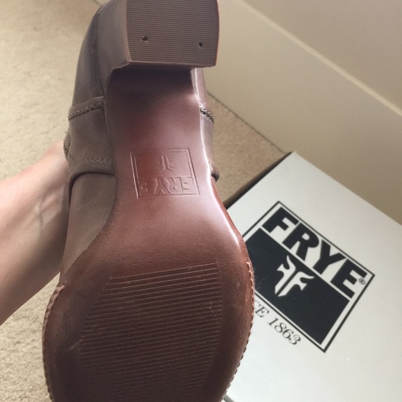 Frye NIB Grey Leather Boots - Picture 3 of 4