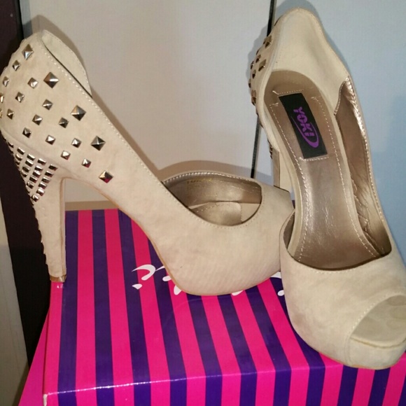 Shoes - Picture 2 of 3