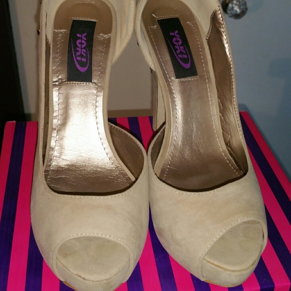 Shoes - Picture 3 of 3