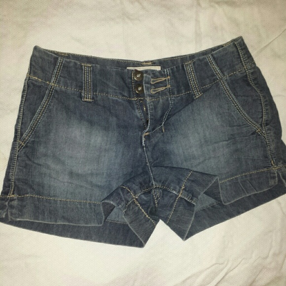 Adorable high waisted shorts