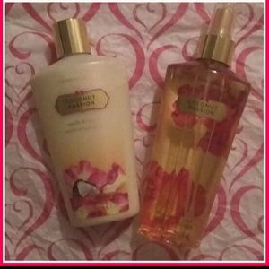 VS Coconut Passion Body Lotion & Fragrance Set