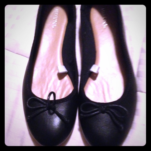 Size 9 black Merona flats‼️