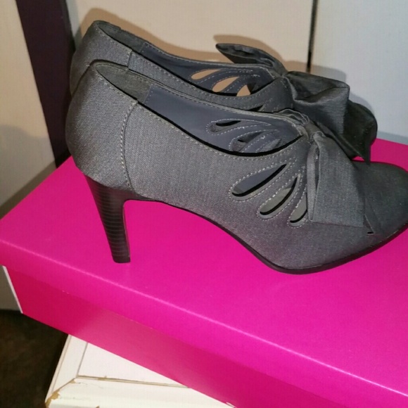 Shoes - Picture 3 of 3