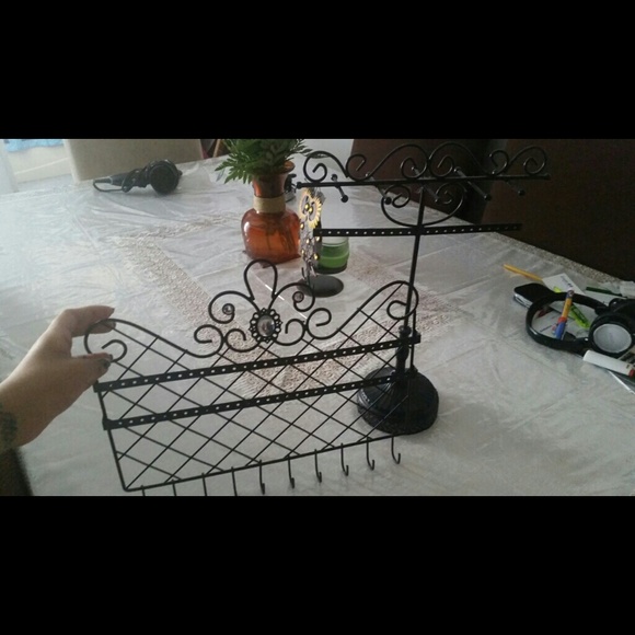 2 jewelery organizers