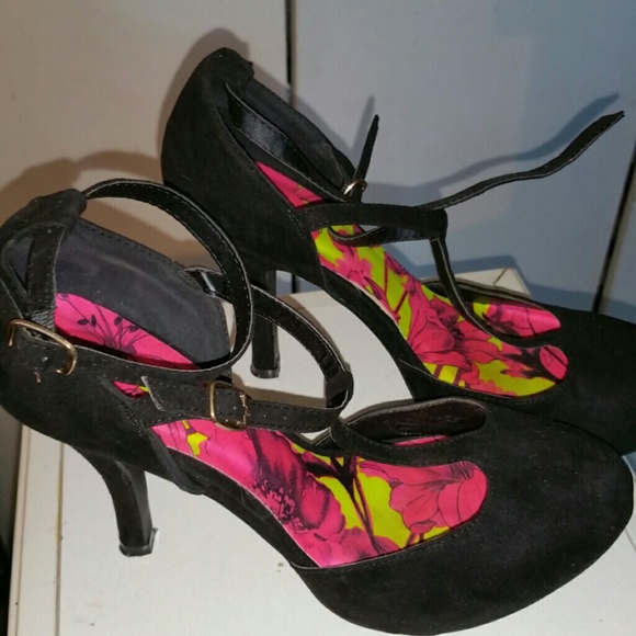 Shoes - Picture 2 of 3