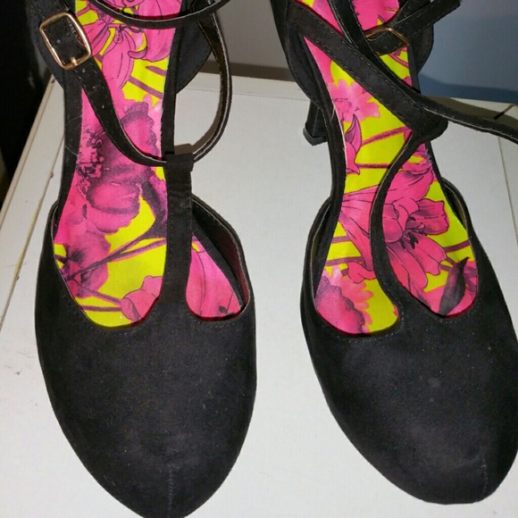 Shoes - Picture 3 of 3