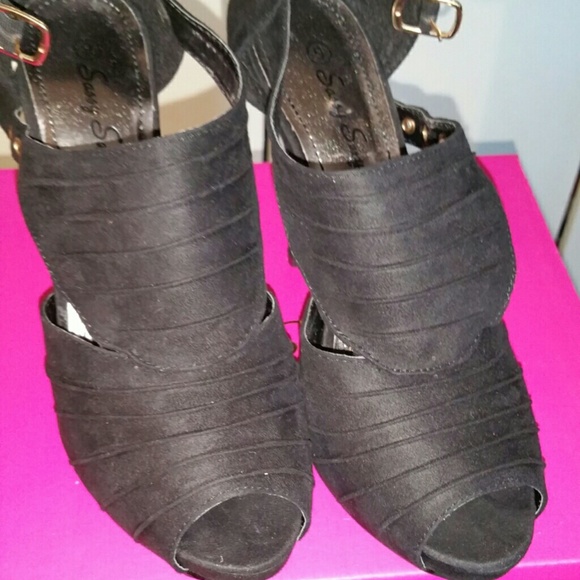 Shoes - Picture 3 of 3