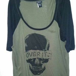 Torrid Raglan Skull Top, Size 4 (26/28)