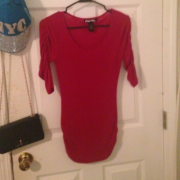 Red shirt - Picture 1 of 1