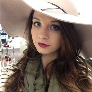 Meet your Posher, Brittney