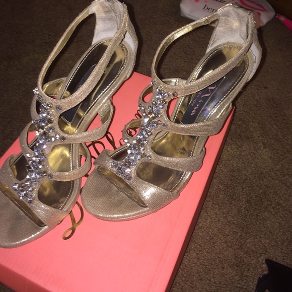 Formal shoes