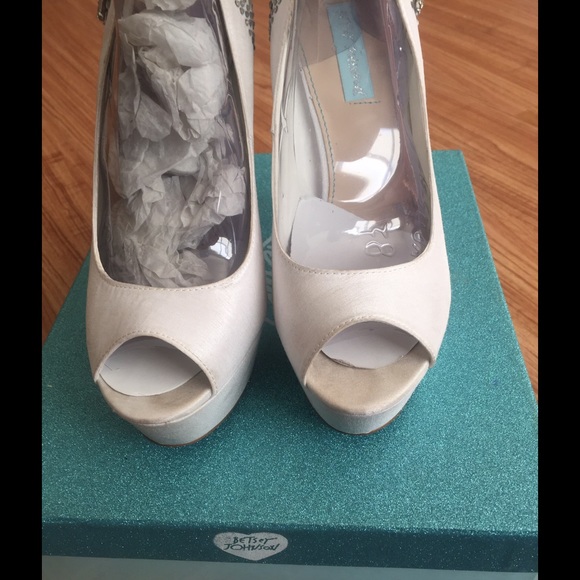 BLUE by Betsey Johnson SB-Elope