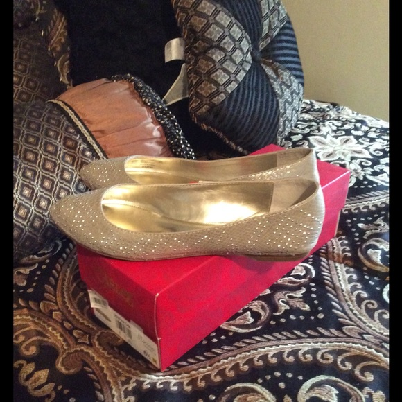 Carlos Santana Serafina flats. - Picture 2 of 3