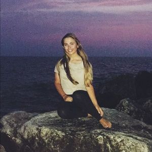 Meet your Posher, Lauren