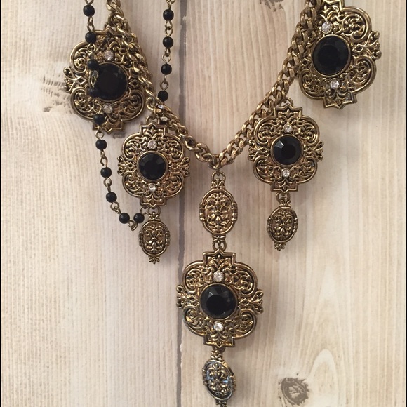 H&M statement necklace