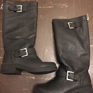 Black buckle boots