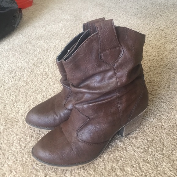 Adorable cowgirl boots ☺️