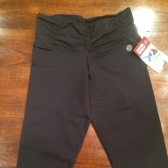 Black athletic Capri pant - Picture 1 of 4