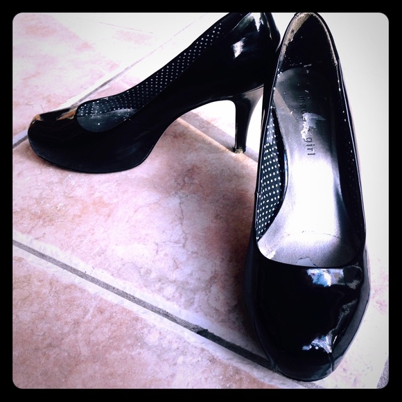 Black patent leather pumps