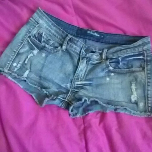 Denim short-shorts!