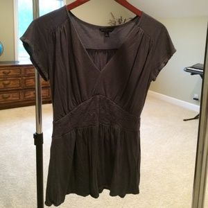 Brown Tunic-Like shirt w/ detailing 💫