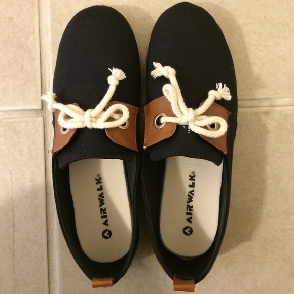 Women's lace up dream by Airwalk