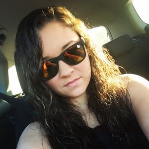 Meet your Posher, Cassandra