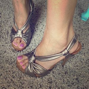 Gianni Bini Bronze Leather Strap Heel