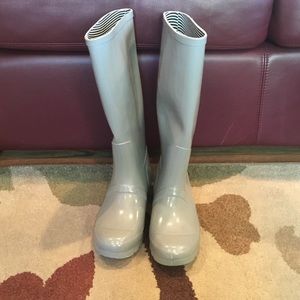 Grey rain boots!