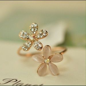 💍PRETTY RING - TWO LEFT 💍