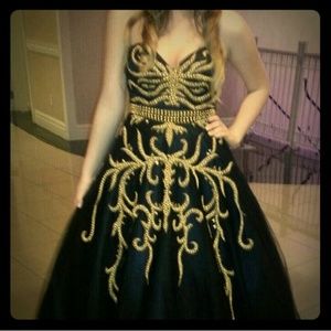 Eye catching size 6 Xcite gown as seen on runway!!