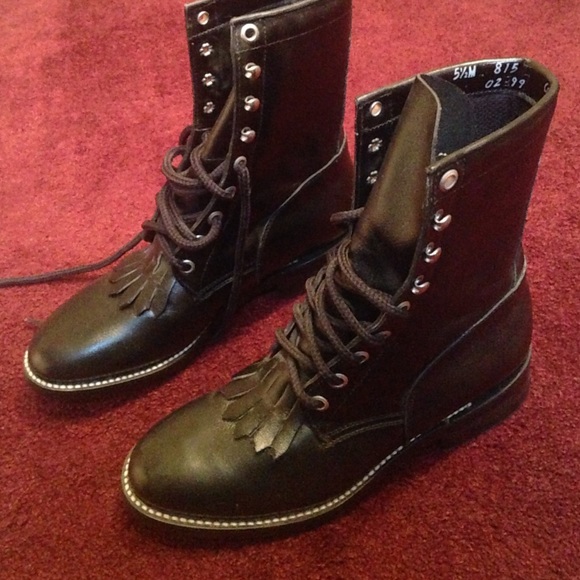 Lace up fringe style boots
