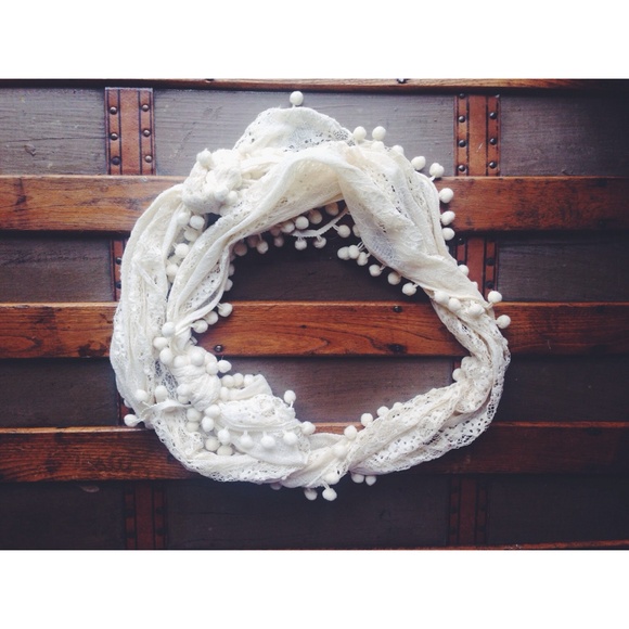 buckle| lace scarf