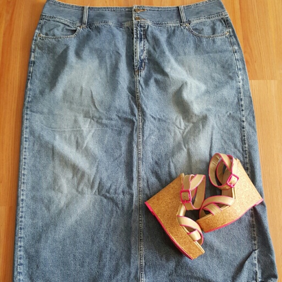 "CASUAL CARRIE" Blue Jean Skirt