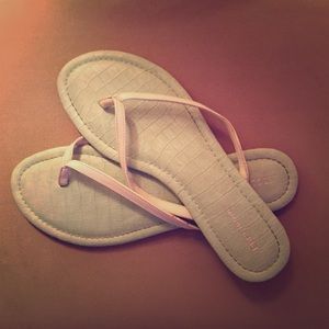 SALE ✳️ BCBGeneration Flip Flops