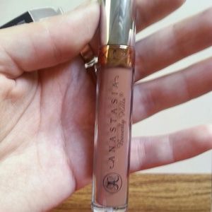 Anastasia Beverly Hills liquid lipstick in Sepia