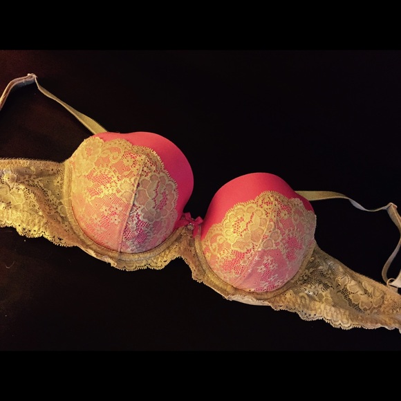 Victoria's Secret bra 34D. Pink and lace