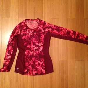 Long sleeve athletic top