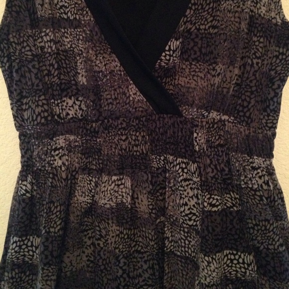 Nice Blouse - Picture 2 of 4