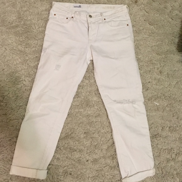 GAP White Sexy Boyfriend Jeans