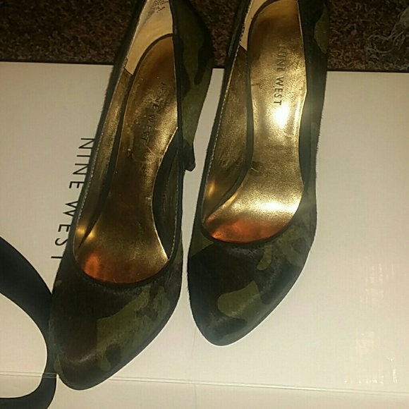 Nine West Green n Black army camouflage camo heels