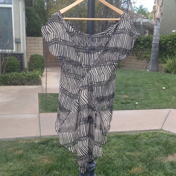 Patterned High-Low Blouse! - Picture 2 of 4