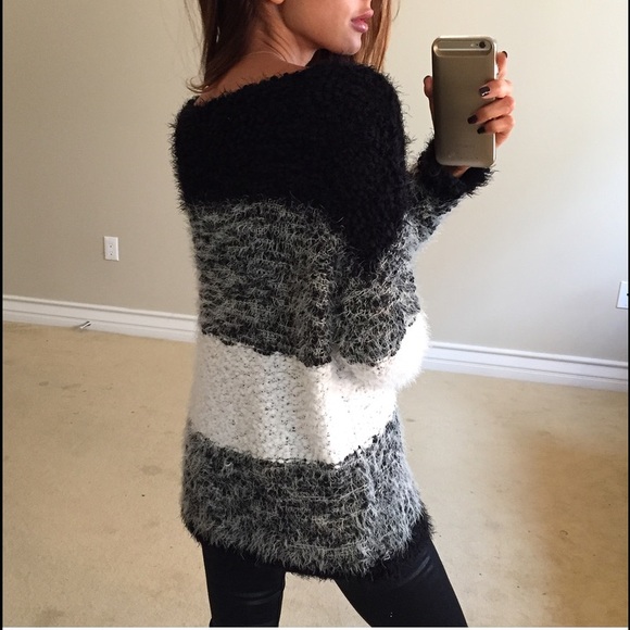 • SOLD • Fuzzy Black & White Sweater S/M - Picture 4 of 4