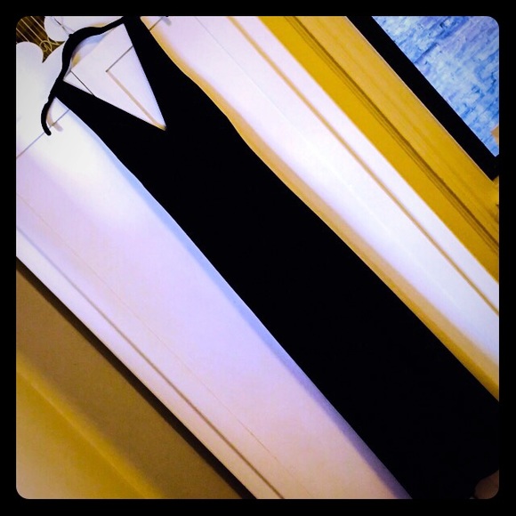 Laundry by Shelli Segal - Elegant, Sexy, Timeless