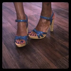 Light blue wooded low heels shoes
