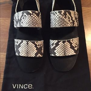 NWT Super Cute Vince sandals