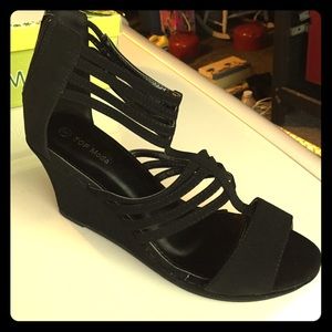 New Black strappy wedges