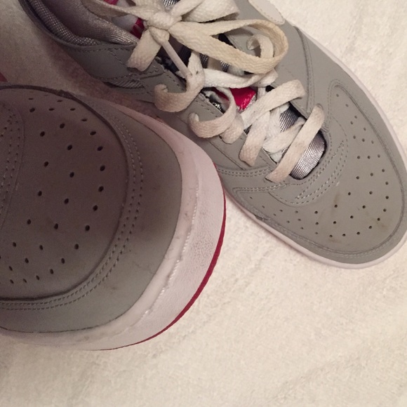 SOLD- HP Grey, White & Pink Nike Sneakers - Picture 4 of 4