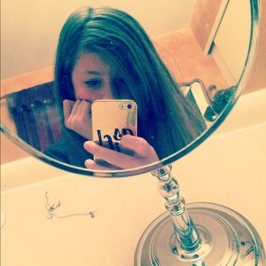 Meet your Posher, Elise